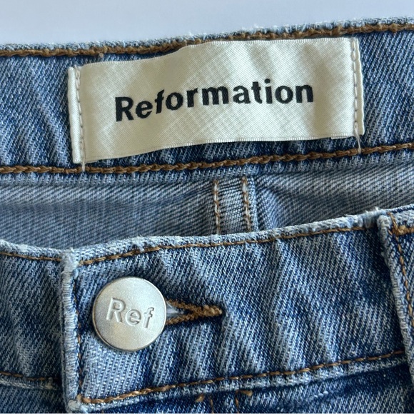 Reformation Cropped Flood Jeans Women’s 29 Light Wash Distressed Raw Hem - Picture 3 of 7